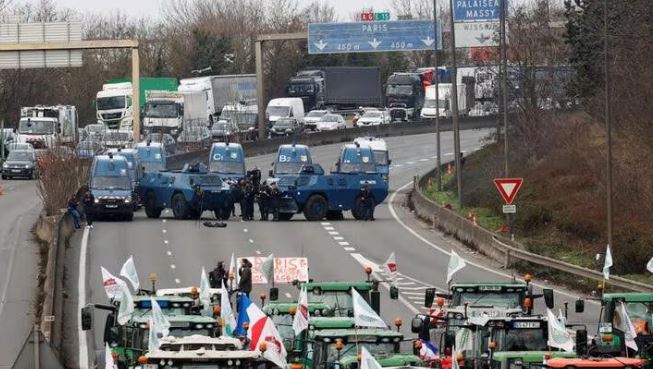 fermeret evropiane vijojne bllokimet e rrugeve paralajmerojne proteste ne bruksel gjate samitit te lidereve