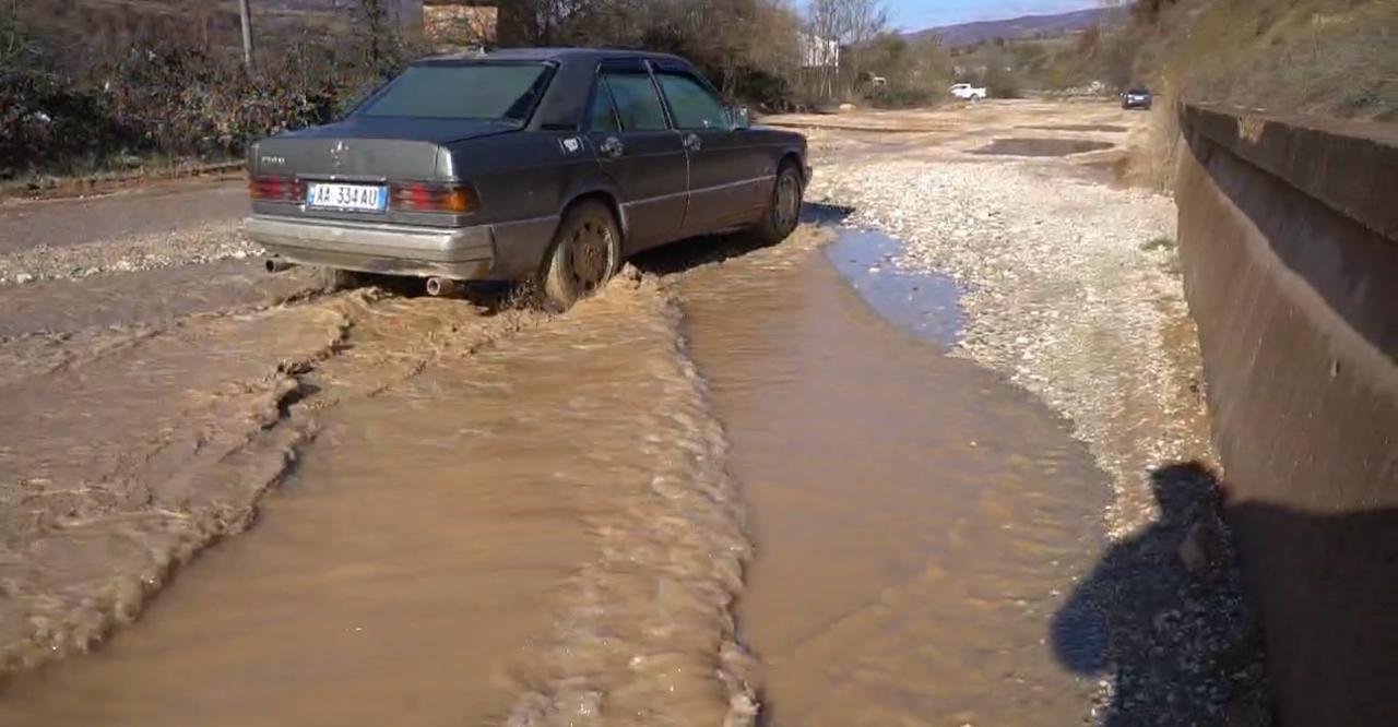 foto infrastruktura rrugore ne qarkun e elbasanit ja dy akset e paperfunduara ne me shume se nje dekade