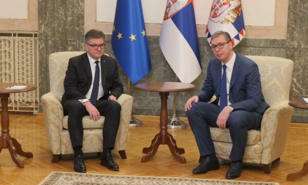 i derguari i be ne beograd lajcak pas takimit me vucic diskutuam per hapat e ardhshem per normalizimin e marredhenieve kosove serbi