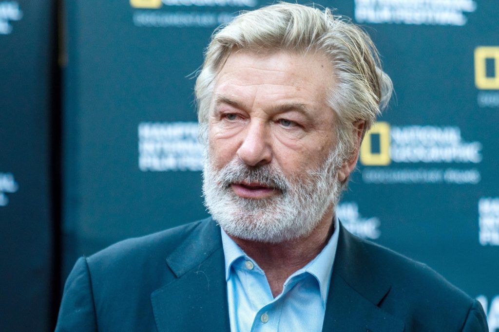 sag aftra mbron alec baldwin detyra e aktorit nuk eshte te jete ekspert i armeve te zjarrit