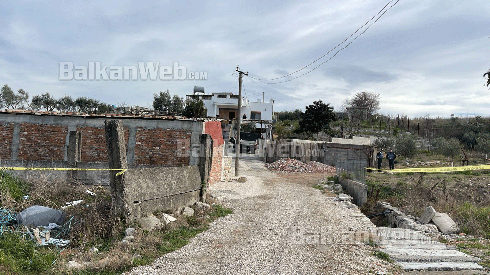 a veproi e vetme vrau babane me armen e sherbimit dhe e varrosi ne kasolle policia hetime per bashkepunetore te tjere ne krimin e rende ne durres