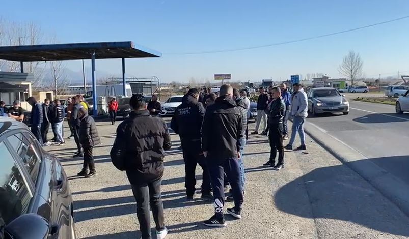 autostrada thumane kashar i izolon banoret e krujes dalin serish ne proteste