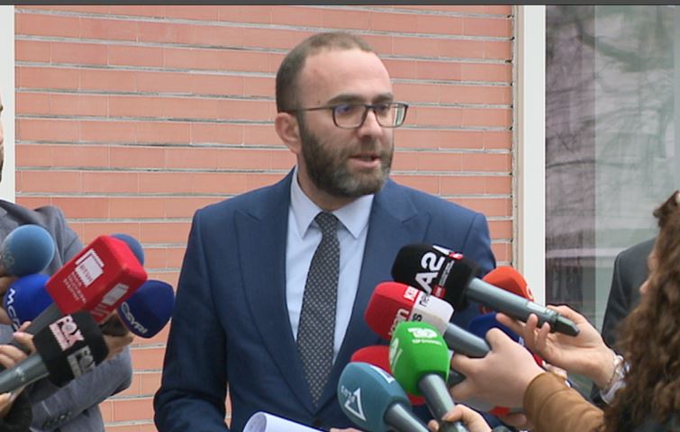 bardhi do te cojme ne gjk ligjin per taksimin e profesioneve te lira ata paguajne me teper se oligarket