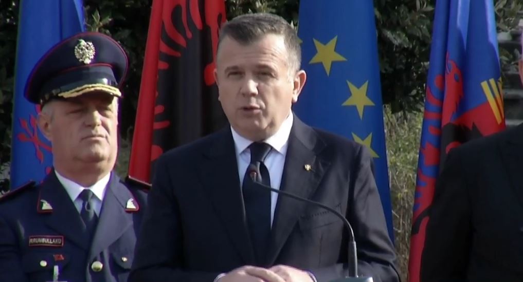 ceremonia e certifikimit te kursanteve ne policine e shtetit ministri balla uniforma simbol i shtetit dhe qytetareve tek ju mbroni qytetaret dhe