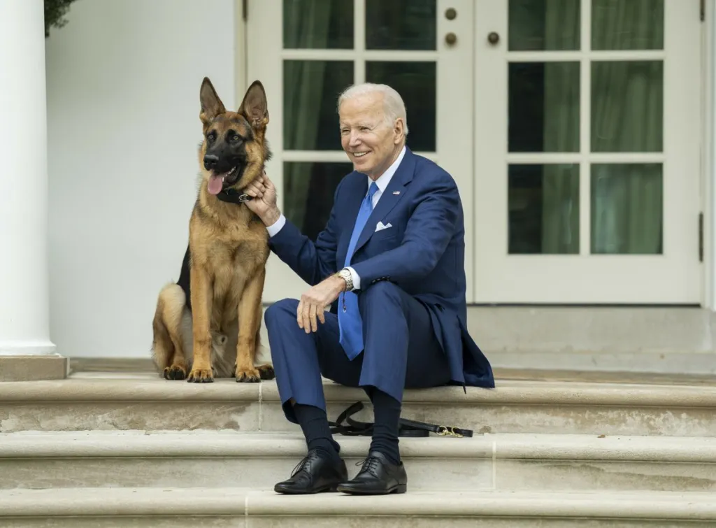 Commander largohet për një kohë të pacaktuar nga… Shtëpia e Bardhë!