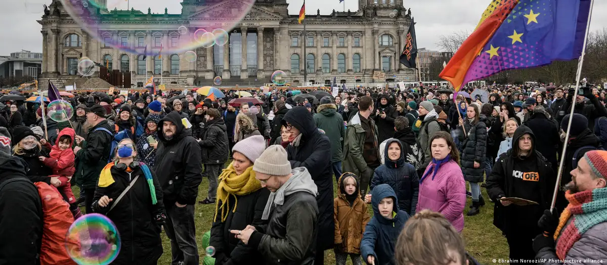 demonstrim i fuqishem per demokracine ne berlin kancelari scholz protestat sinjal i forte per