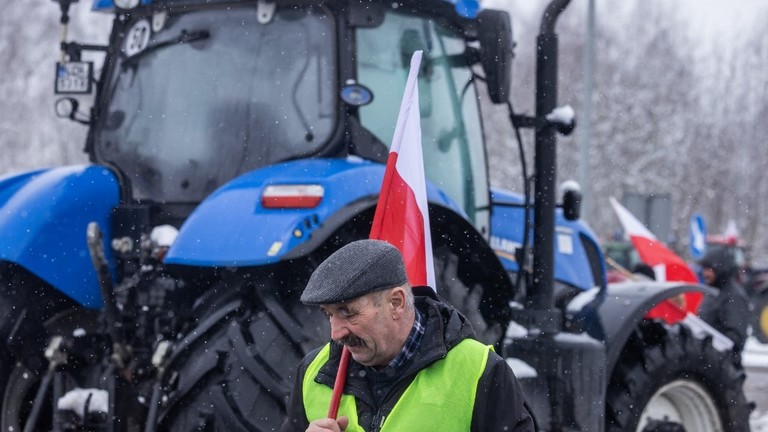 fermeret bllokojne pikat kufitare ukraina kercenon polonine nese ceshtja nuk zgjidhet