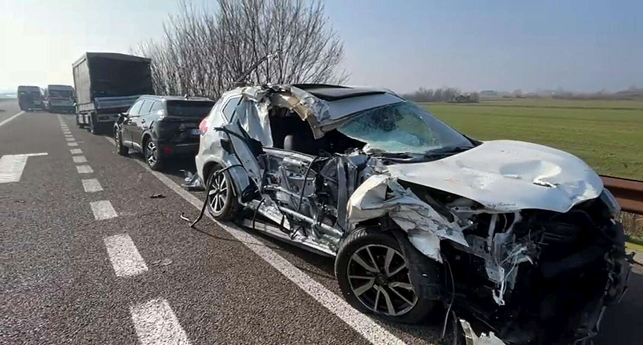 FOTO/ Itali, aksident i shumëfishtë pranë Modenës, rreth 100 makina përplasen mes tyre