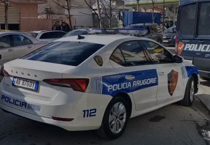 i shpallur ne kerkim vetedorezohet ne policine e tiranes nje 26 vjecar