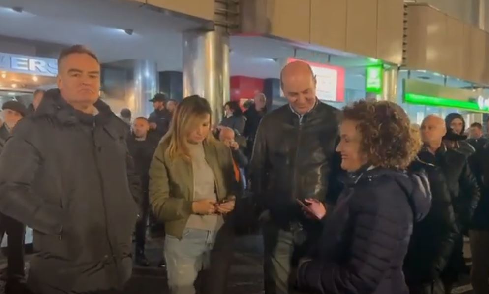 jorida tabaku i bashkohet protestes se opozites shoqerohet nga ish kreu i grupit te pd kur nisi perplasja