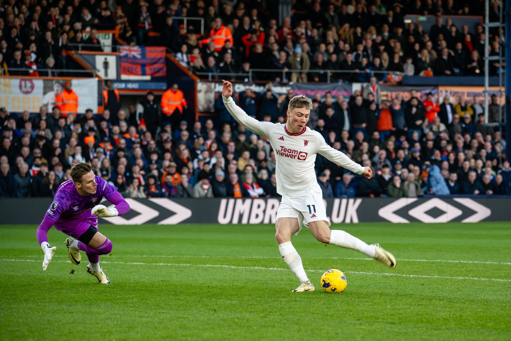 manchester united vuan ndaj luton vendos dopieta e hojlund video