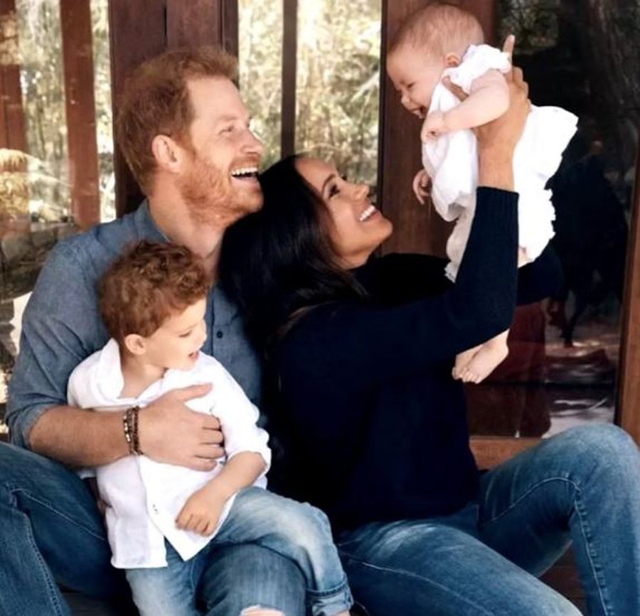 Mbiemri i ri i familjes së Meghan dhe Harry thyen traditën e lashtë mbretërore