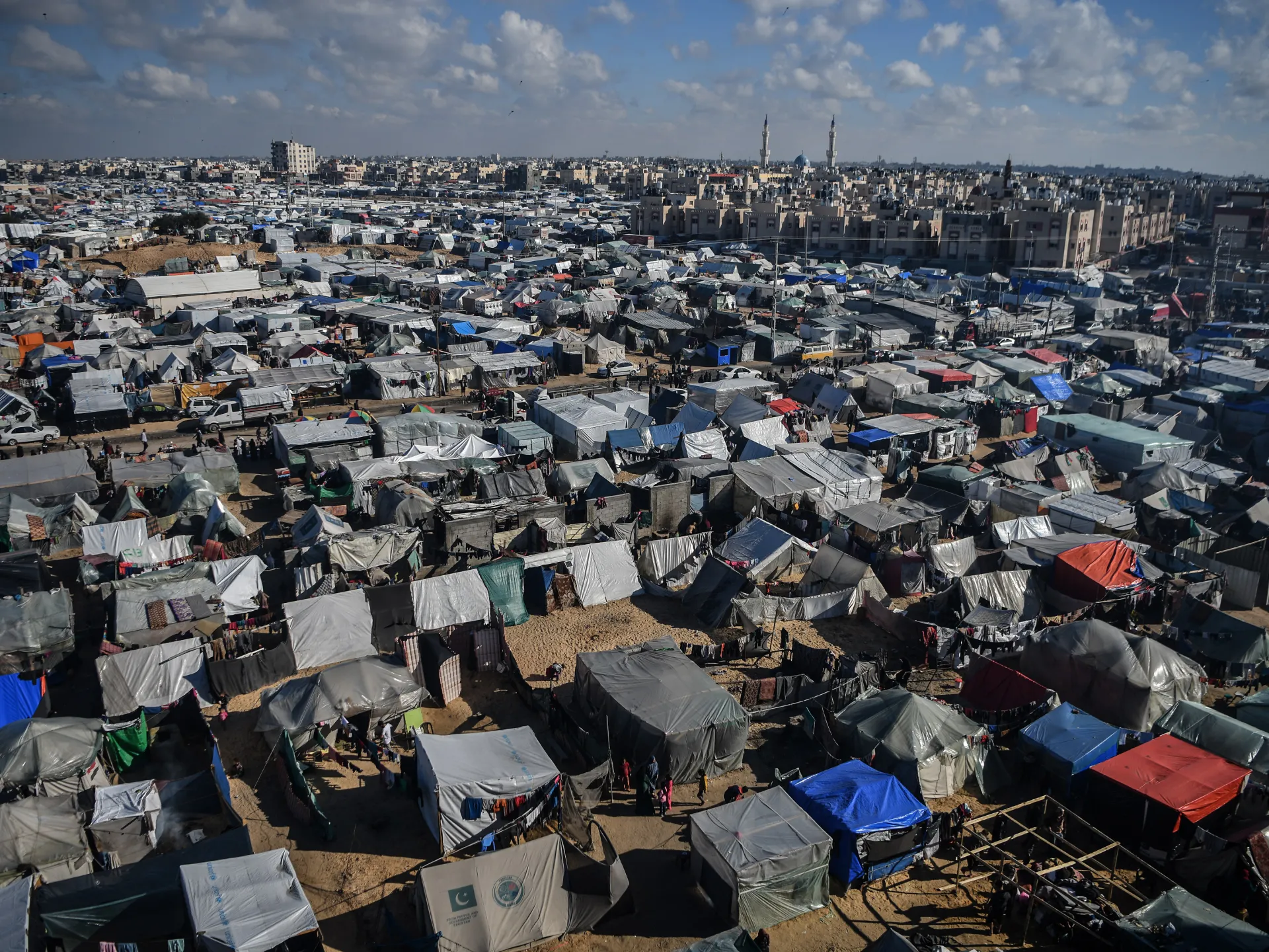 me shume se 1 milion njerez shohin vdekjen ne sy shefi humanitar i okb do te kete masaker nese izraeli shperfill paralajmerimet nderkombetare