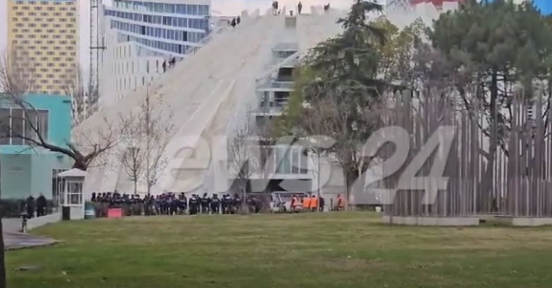 pak ore para protestes blindohet zona prane kryeministrise shikoni pamjet