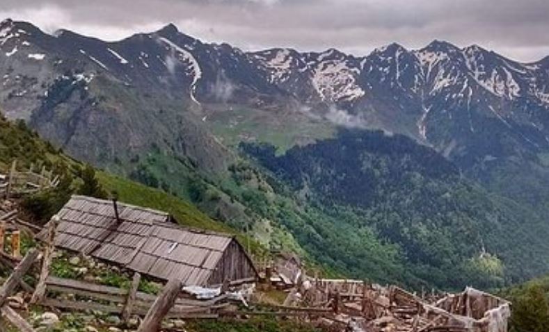 shpetohet grupi i turisteve i bllokuar ne boge te malesise se madhe njeri prej tyre i lenduar