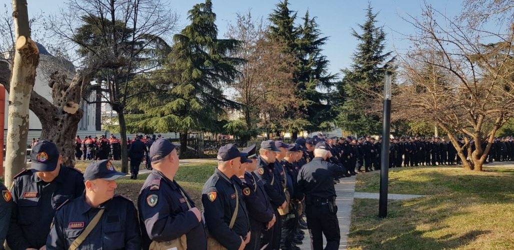 sot protesta e opozites berisha i pranishem ne tubim mbi 1 mije forca policie ne gatishmeri ja rruget qe do te bllokohen