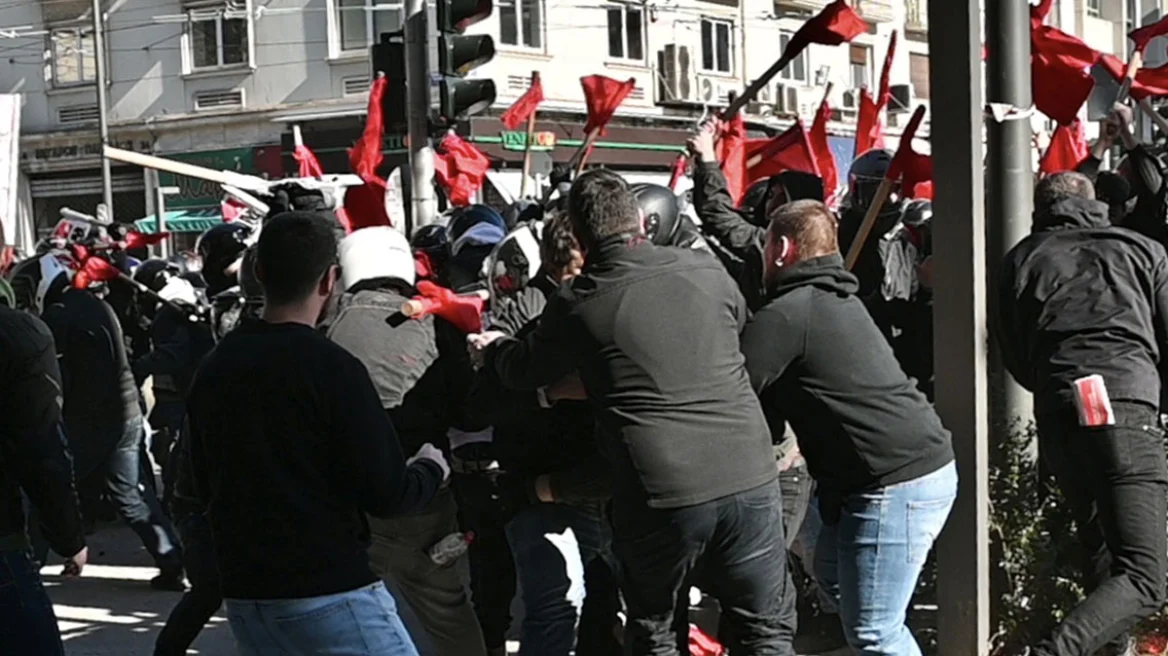 studentet kunder hapjes se universiteteve private demostrate ne qender te athines plagosen 8 te rinj