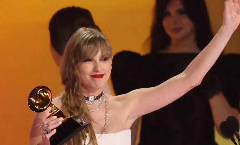 Taylor Swift triumfon në Grammy Awards 2024, fiton për të katërtën herë çmimin “Albumi i Vitit”