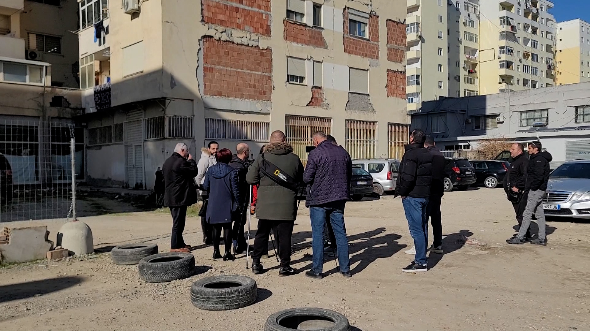 u demtua nga termeti i vitit 2019 banoret rikthehen ne pallatin e parikonstruktuar prej 10 muajsh nuk marrin bonusin e qirase