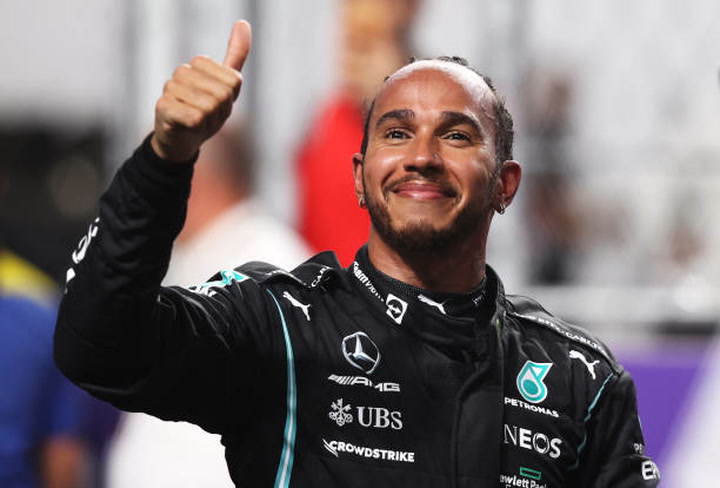 vjen zyrtarizimi hamilton pjese e skuadres italiane te formula 1