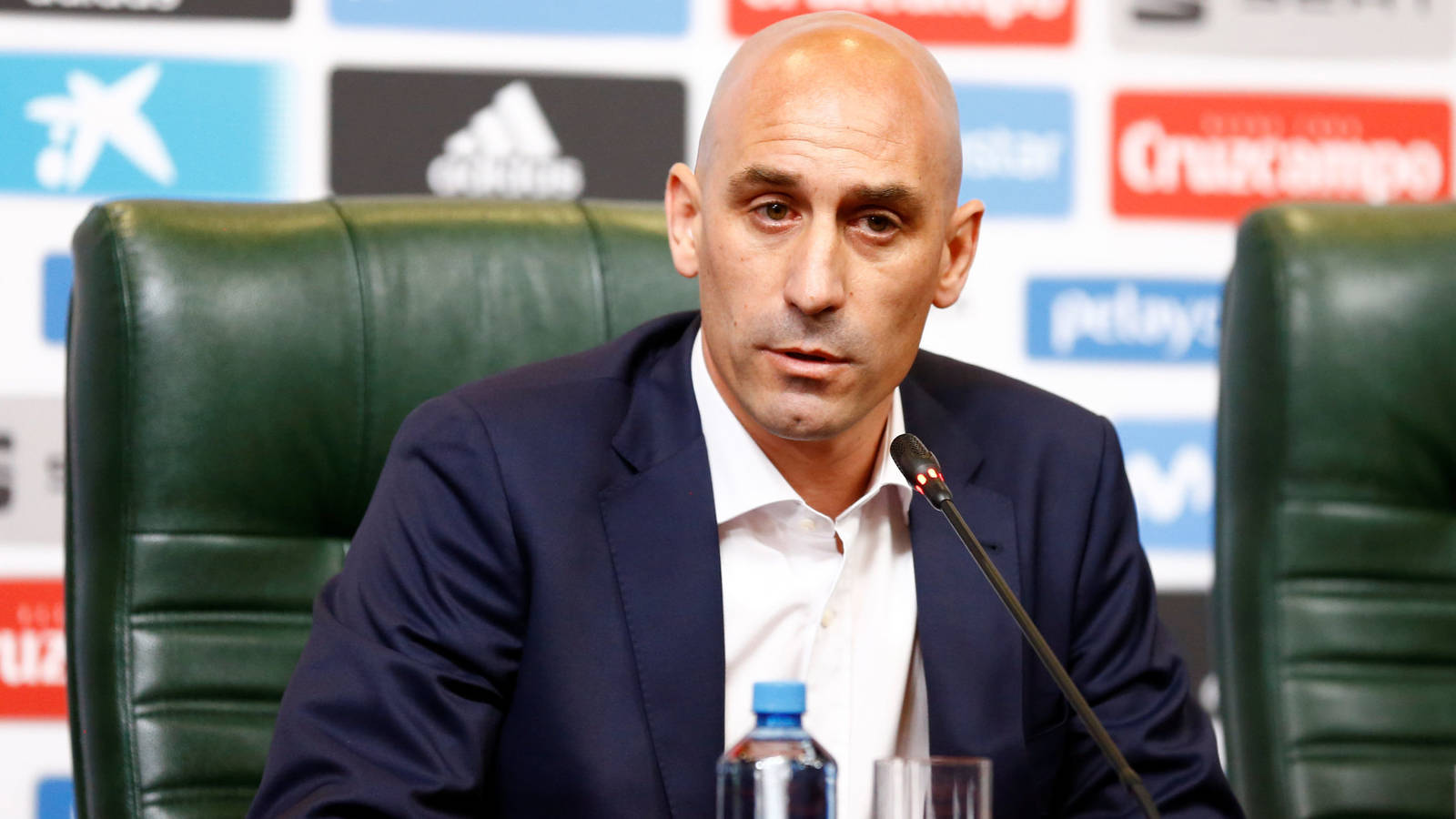 dribloi arrestimin rubiales nga republika dominikane jam i befasuar kryqezohet nga mediat turpi i futbollit