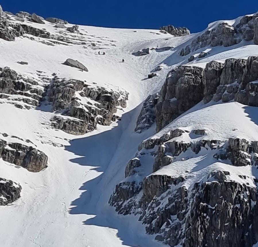 e rende ne tropoje alpinistja kroate bie nga lartesia ne majen e jezerces dhe humb jeten