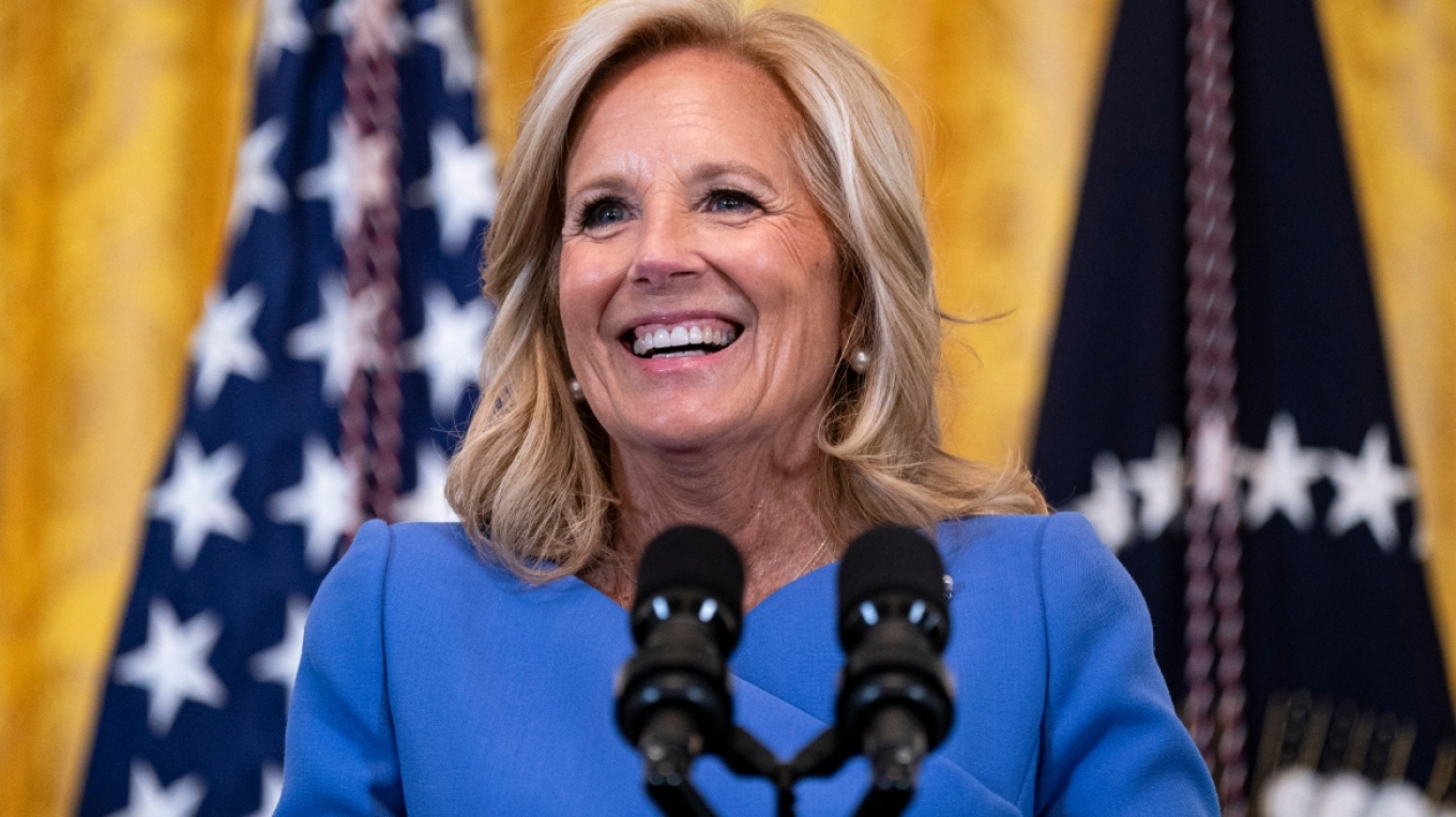 Jill Biden shkruan një libër për fëmijë me macen e Shtëpisë së Bardhë