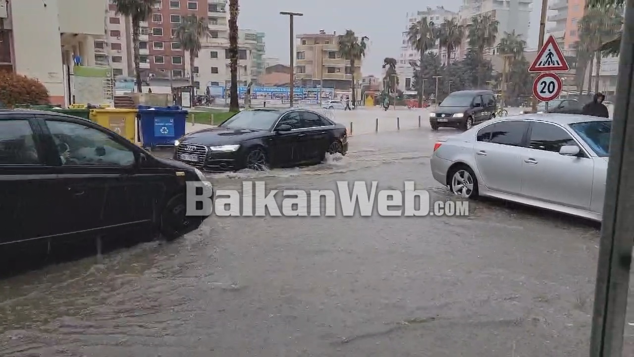 rebesh ne durres vershojne ujerat ne rruge zona rreth stadiumit e pakalueshme