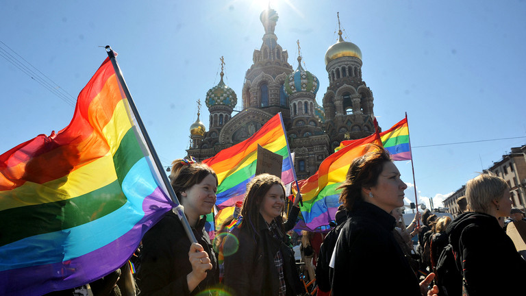 rusia sanksionon levizjen lgbt e vendos ne listen e grupeve terroriste ngrin te gjitha fondet