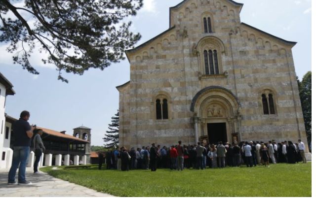 vendimi i qeverise se kosoves per vendimin per manastirin e decanit reagojne shtetet e quint it