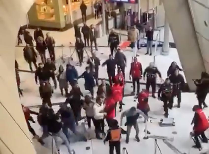 Video/ Kaos dhe përleshje në aeroportin CDG të Parisit gjatë deportimit të një aktivisti kurd