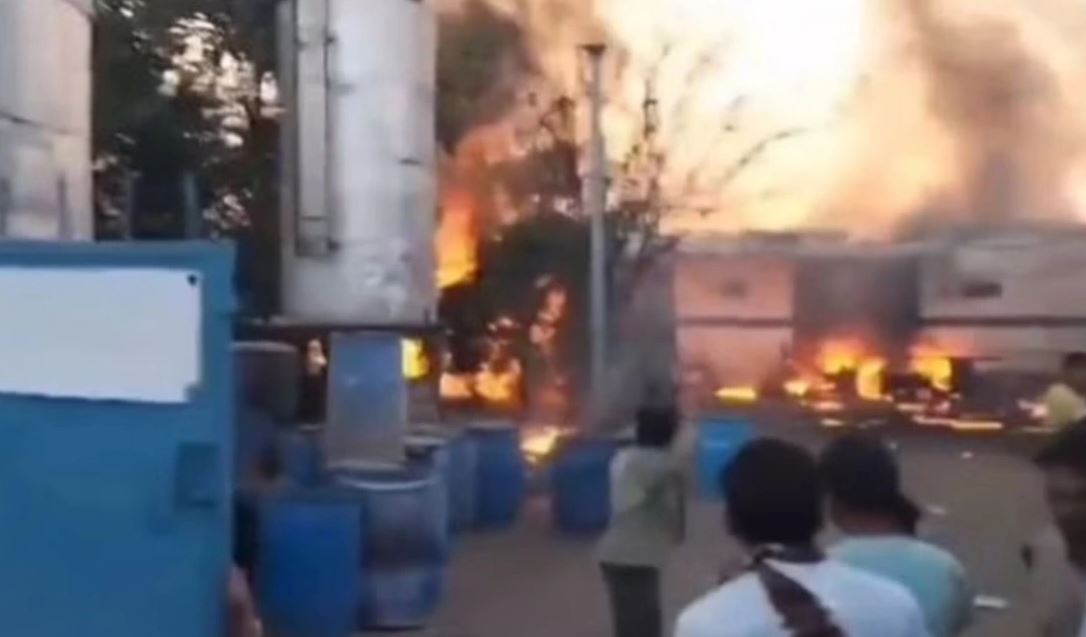 VIDEO/ Zjarr në një fabrikë kimike në Indi, 5 të vdekur, 4 të plagosur