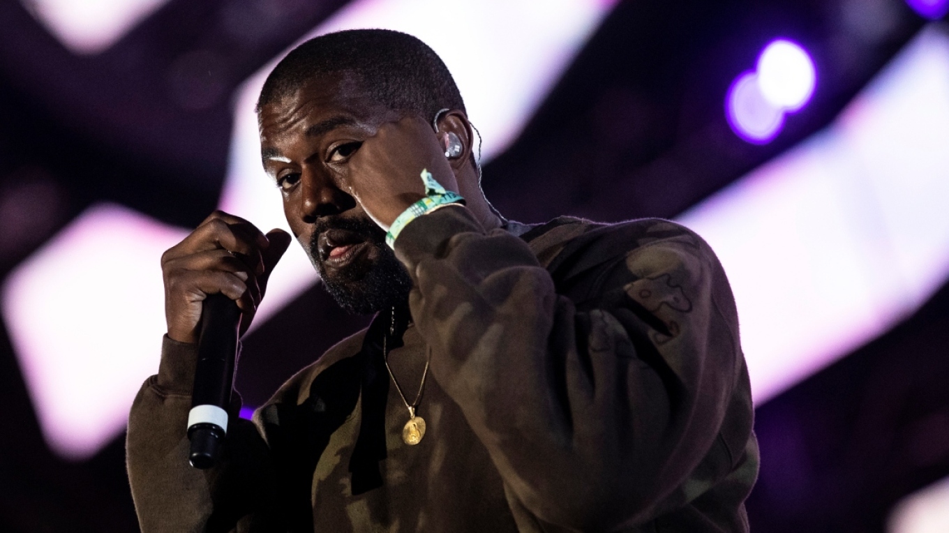 I ngacmoi seksualisht gruan, Kanye West sulmon një burrë