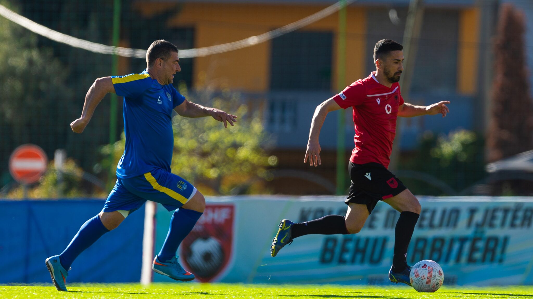 kombetarja shqiptare e veteraneve miqesore me holandezet e sc jekerdal luhet ne shtepine e futbollit