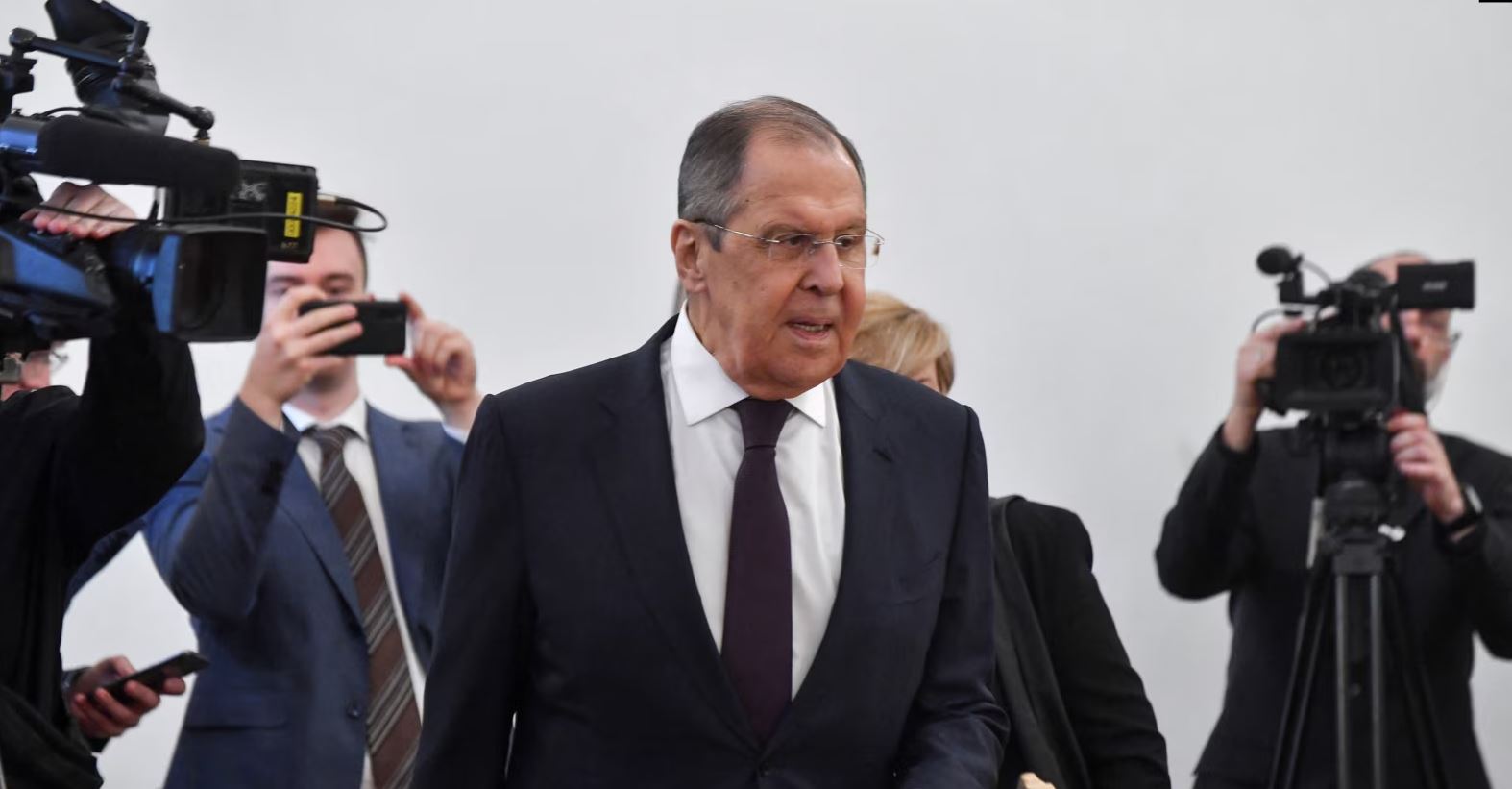 lavrov viziton kinen per bisedime per luften ne ukraine