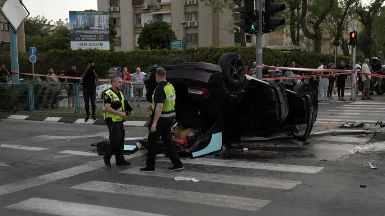 makina rrotullohet ne mes te rruges aksidentohet ministri izraelit i linjes se ashper video nga momenti i perplasjes