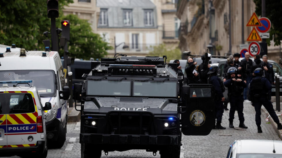 mbante mbi trup nje jelek me eksploziv arrestohet nje person ne konsullaten iraniane ne paris