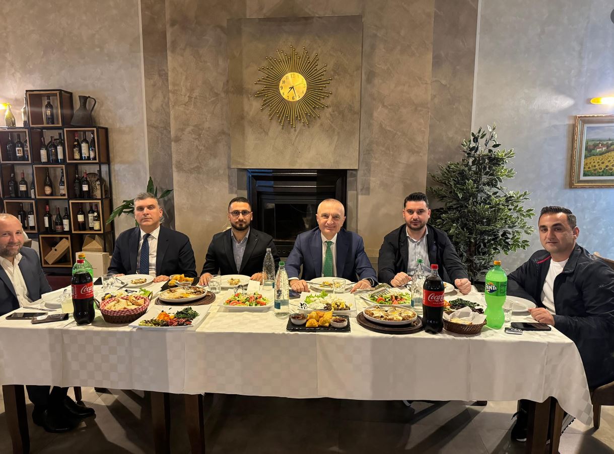 meta merr pjese ne iftarin e organizuar nga nenkryetari i bashkise kavaje muaji i bekuar i ramazanit sjellte bekime per cdo familje shqiptare