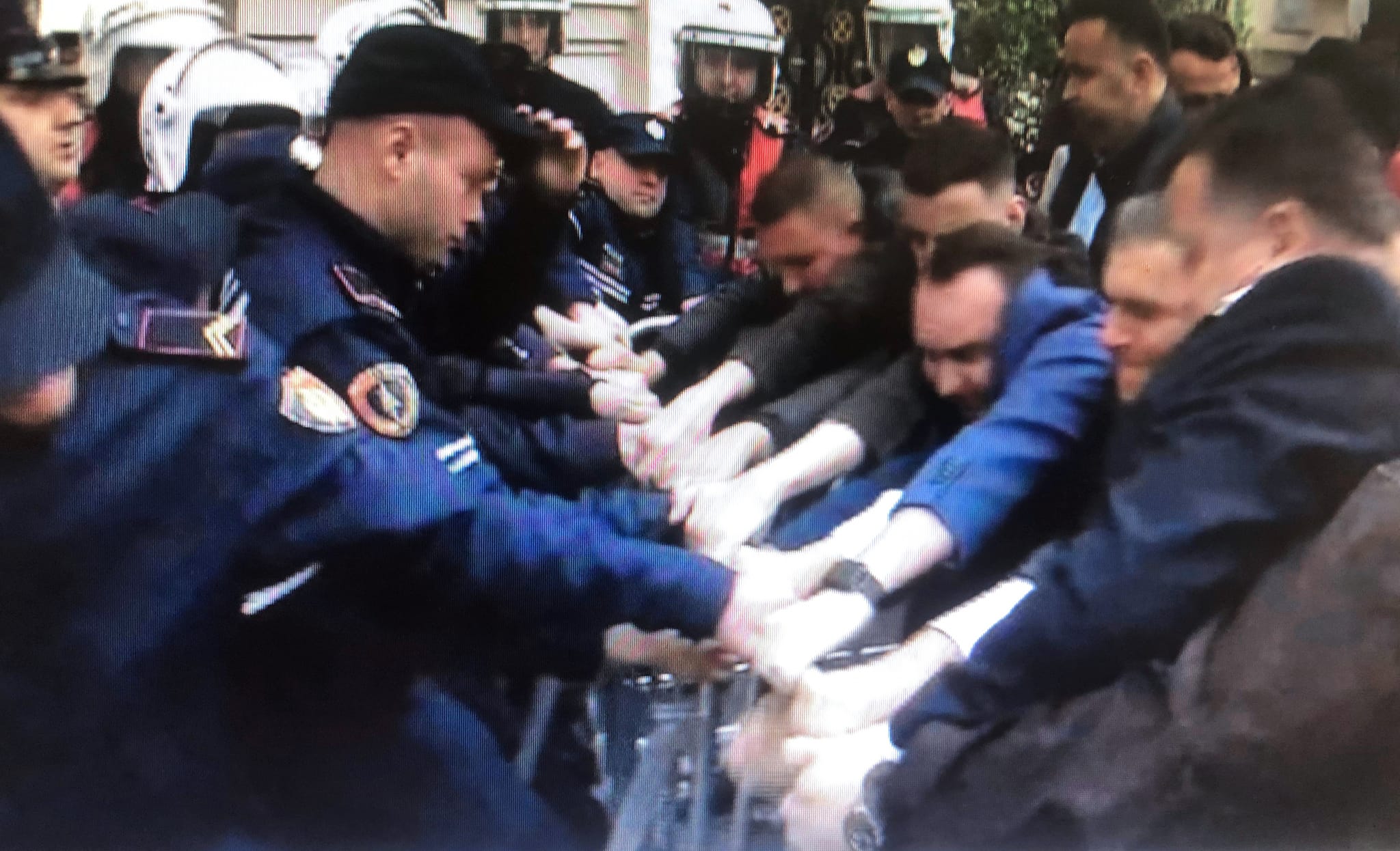 meta nxjerr foton nga protesta kjo eshte opozita e vertete