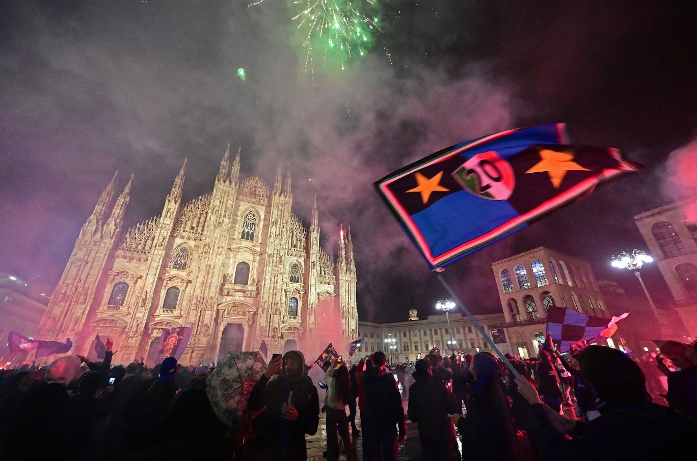 milano vishet zikalter tifozet ne delir festojne titullin ne duomo ne shesh edhe nje traktor video