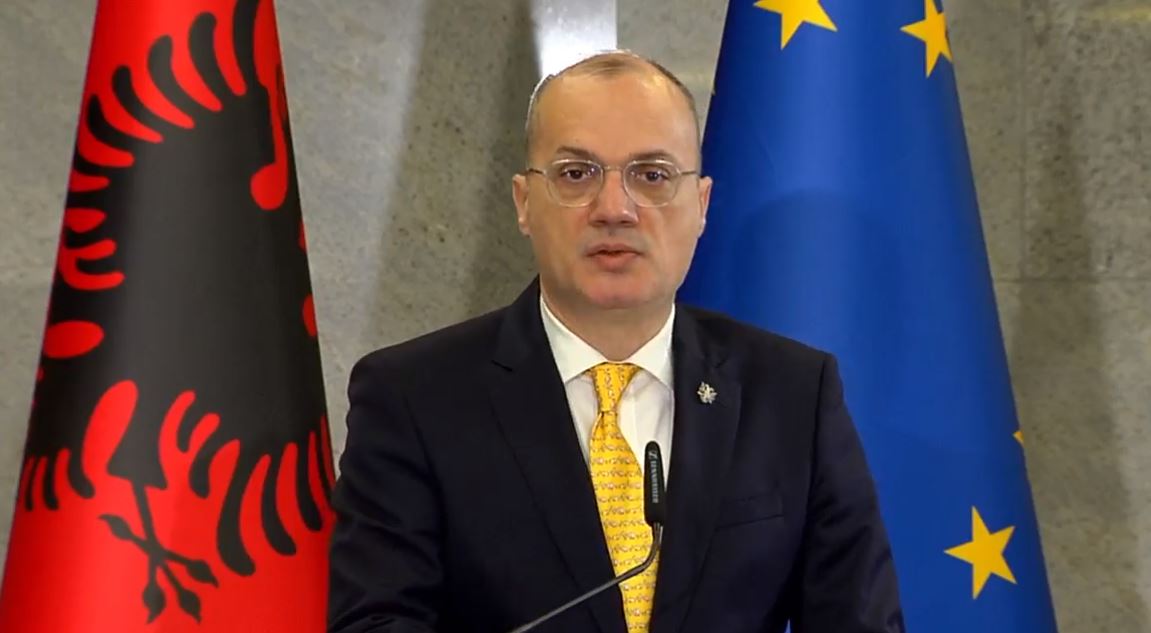 ministri igli hasani takon ne burg ish presidentin e kosoves hashim thaci