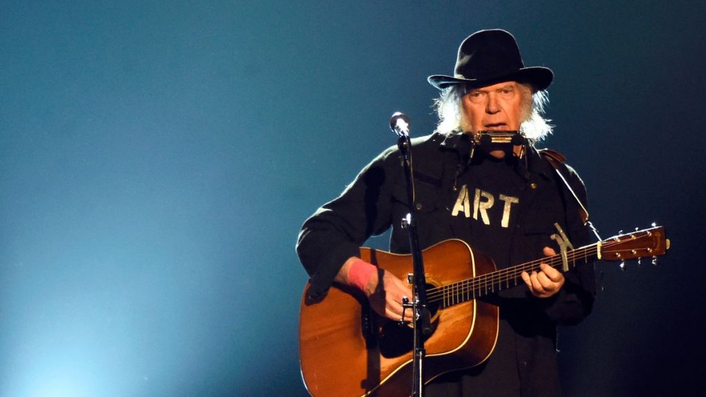 neil young publikon versionin e paperpunuar te albumit ragged glory te 1990