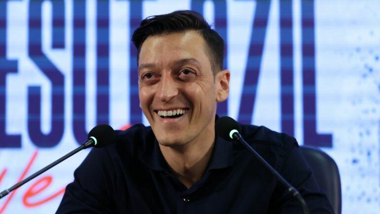 ozil godet katalanasit dikur el classico ishte ndeshja me e rendesishme sot barcelona vetem ankohet per gjyqtaret