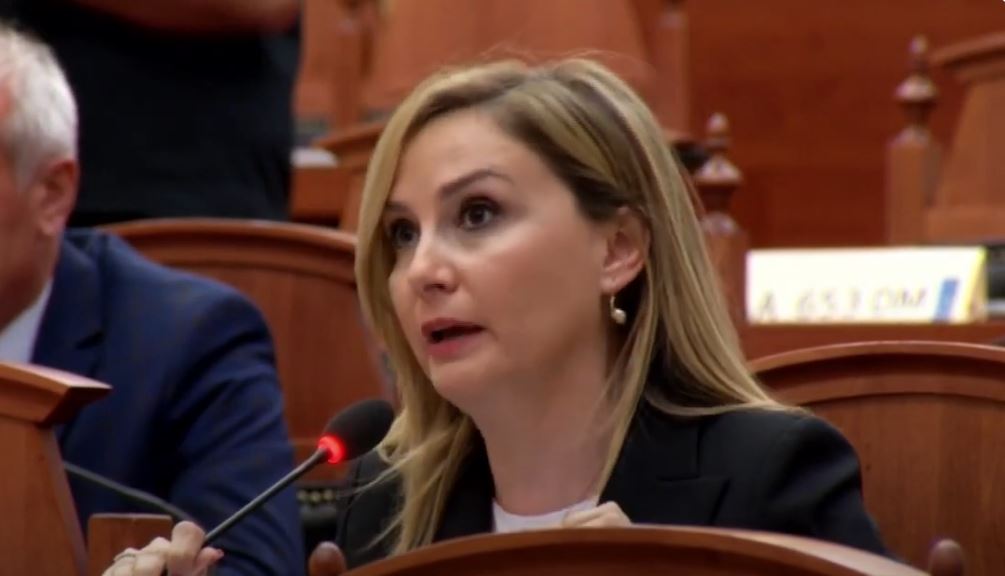 replika mes deputeteve ne kuvend tabaku felajt me shume flisni ju se sa ne socialistja ju pelqen te llogariteni kur vjen puna te efektet e pages