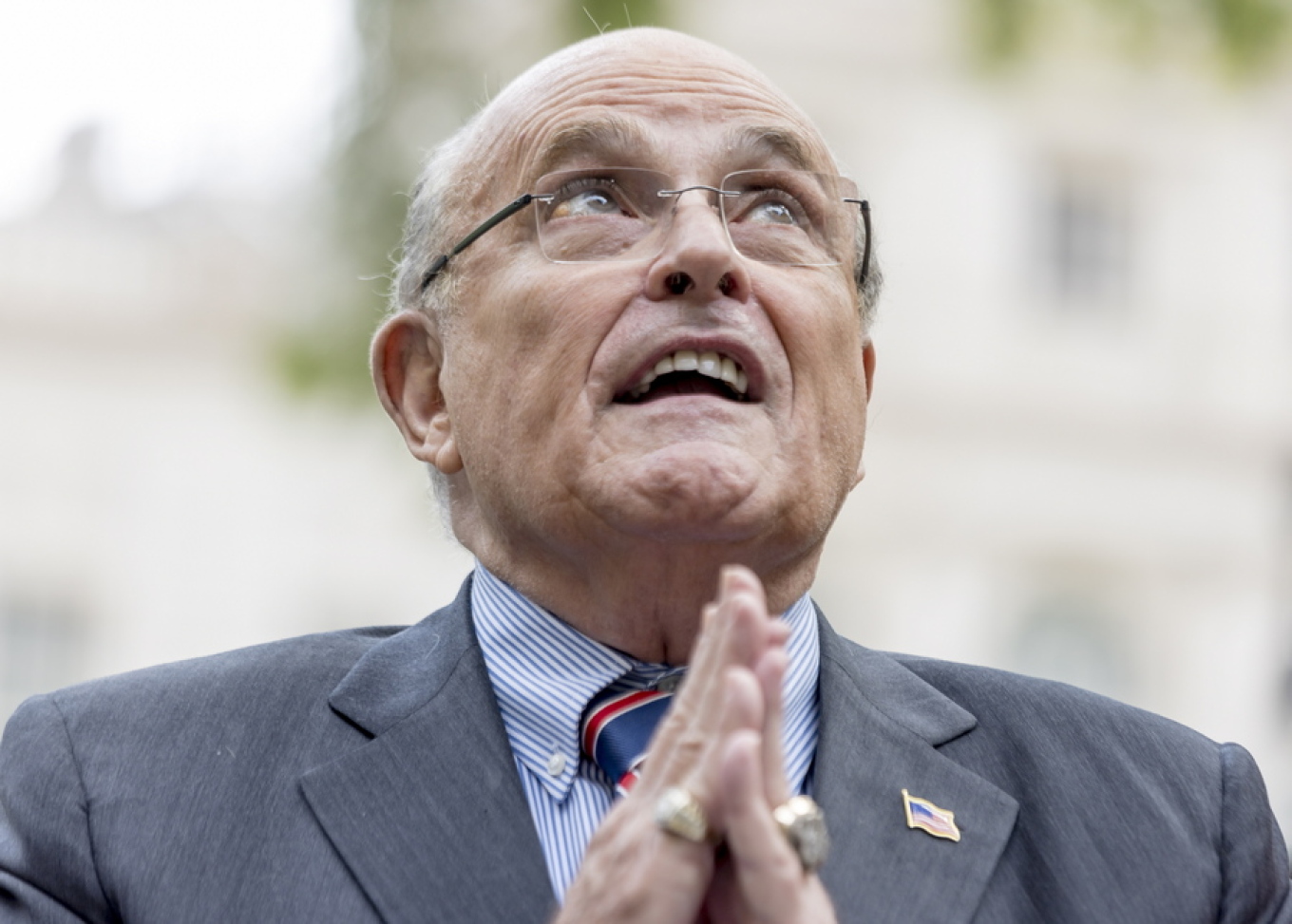 rudy giuliani ne banken e te akuzuarve me 17 te tjere per perpjekjen per te permbysur rezultatet e zgjedhjeve 2020