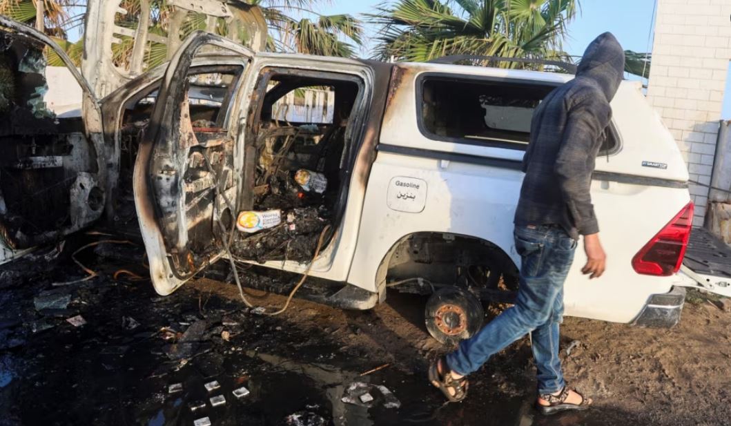 sapo shkarkuan ndihmat humanitare vriten 7 punonjes humanitare ne nje sulm ajror ne gaza