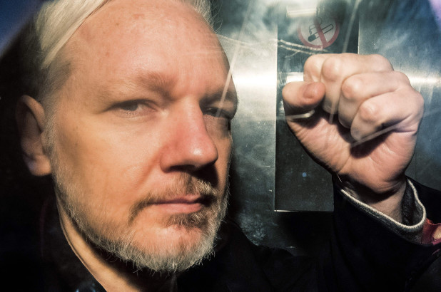 Themeluesi i WikiLeaks, Julian Assange prej 5 vitesh i burgosur në Britaninë e Madhe