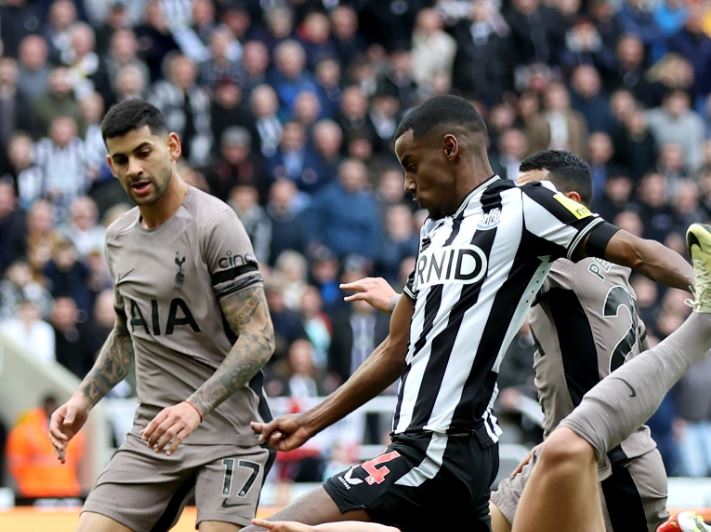 video fitore e thelle ndaj tottenham newcastle dhuron show ne shtepi