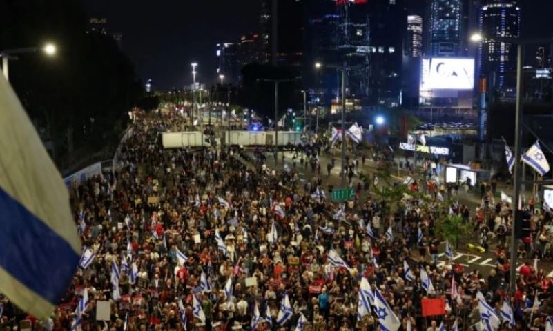 VIDEO/ Nga marrëveshja për lirimin e pengjeve, te zgjedhjet e reja, protesta masive në Izrael