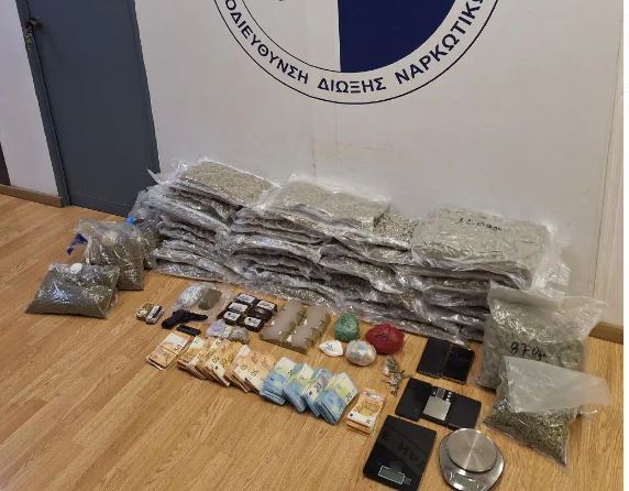 emrat droge arme e para cash ne banese arrestohen 3 shqiptare ne greqi shpallet ne kerkim nje tjeter